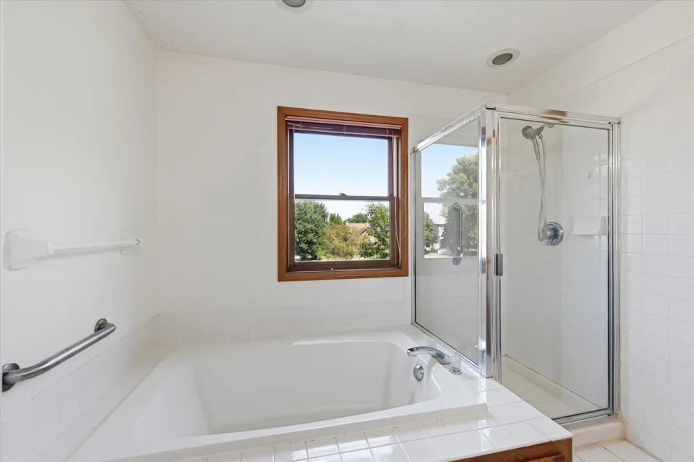 2084 Wallingford Circle Woodbury, MN 55125