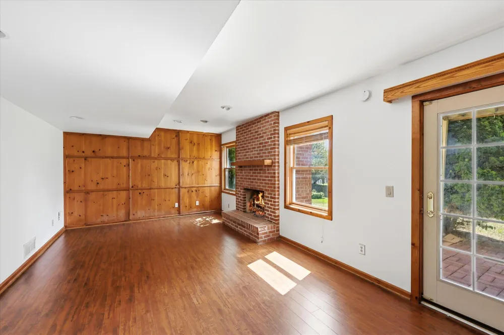 2084 Wallingford Circle Woodbury, MN 55125