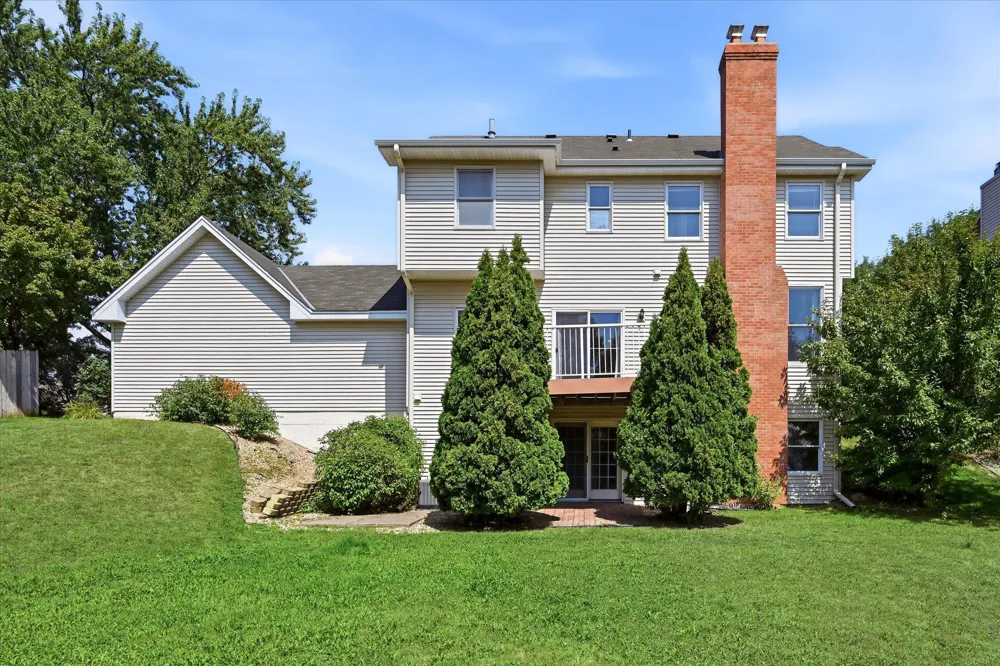 2084 Wallingford Circle Woodbury, MN 55125
