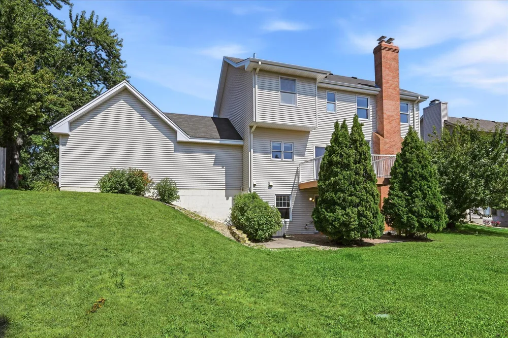 2084 Wallingford Circle Woodbury, MN 55125