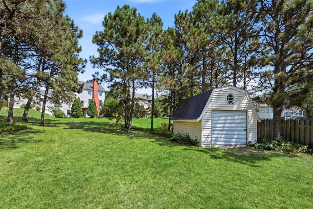 2084 Wallingford Circle Woodbury, MN 55125