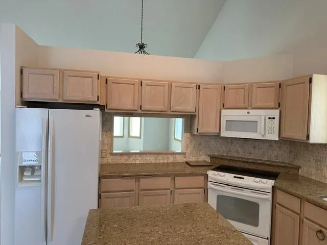 7043 Oak Pointe Curve Bloomington, MN 55438