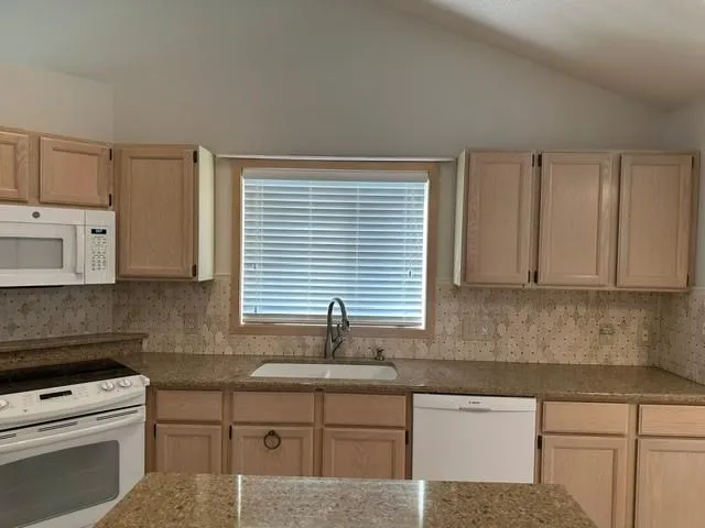 7043 Oak Pointe Curve Bloomington, MN 55438
