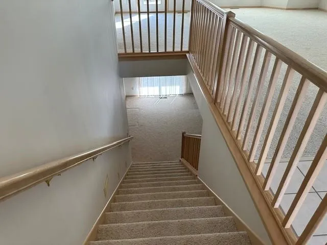 7043 Oak Pointe Curve Bloomington, MN 55438