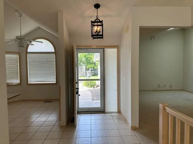 7043 Oak Pointe Curve Bloomington, MN 55438