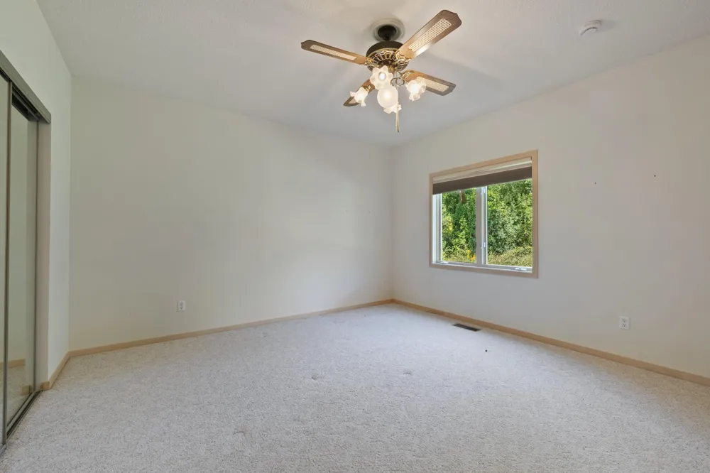 7043 Oak Pointe Curve Bloomington, MN 55438
