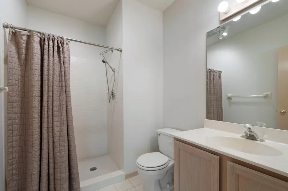 7043 Oak Pointe Curve Bloomington, MN 55438
