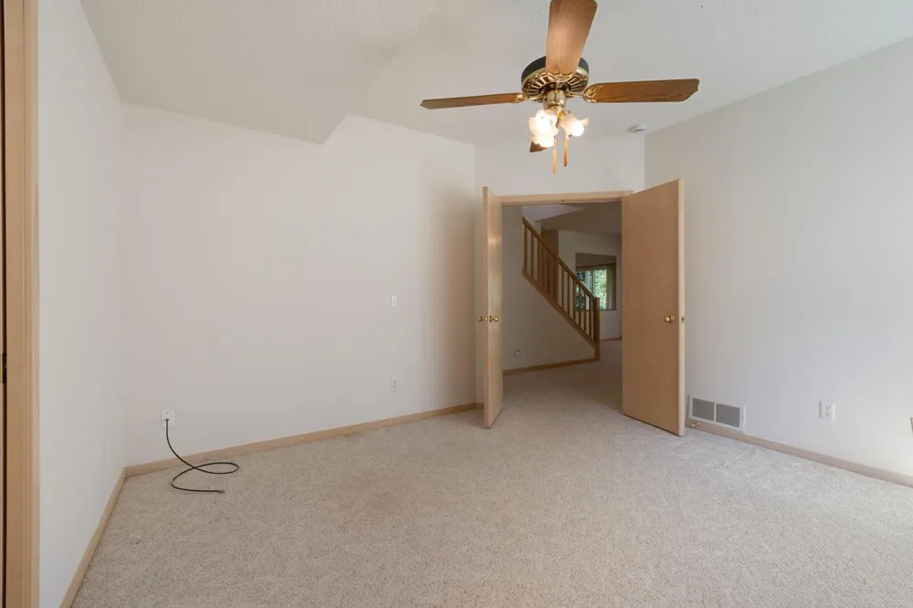 7043 Oak Pointe Curve Bloomington, MN 55438