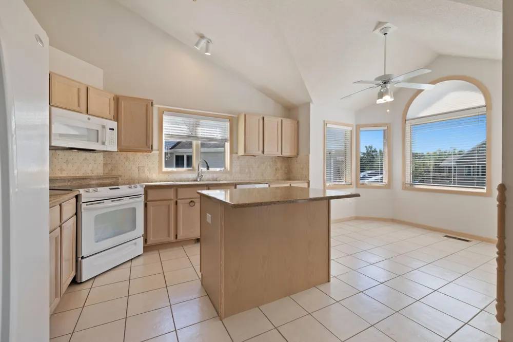 7043 Oak Pointe Curve Bloomington, MN 55438