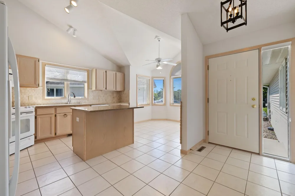 7043 Oak Pointe Curve Bloomington, MN 55438