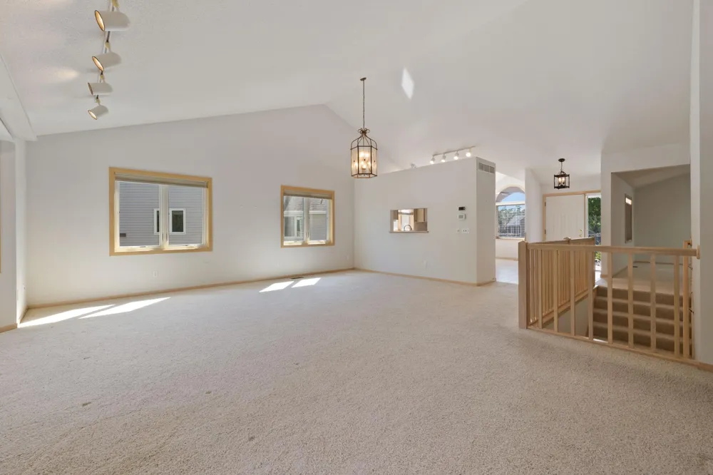 7043 Oak Pointe Curve Bloomington, MN 55438