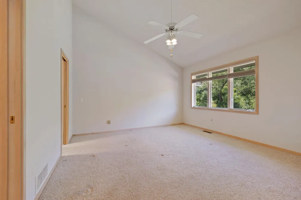 7043 Oak Pointe Curve Bloomington, MN 55438