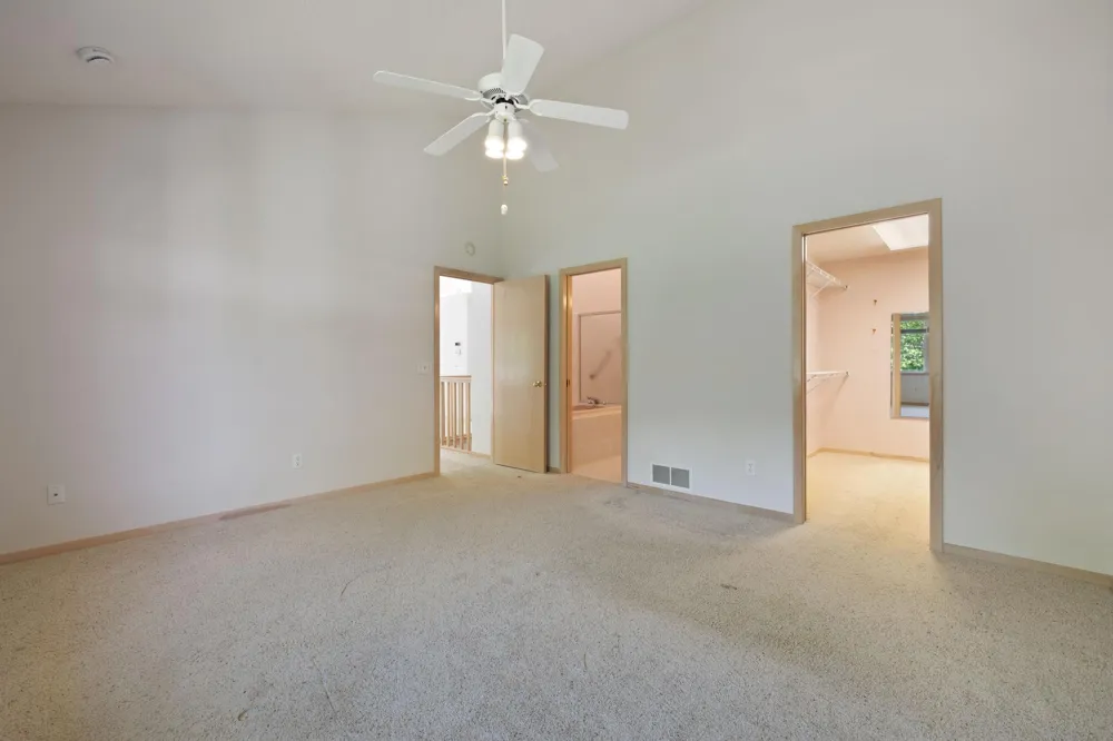 7043 Oak Pointe Curve Bloomington, MN 55438