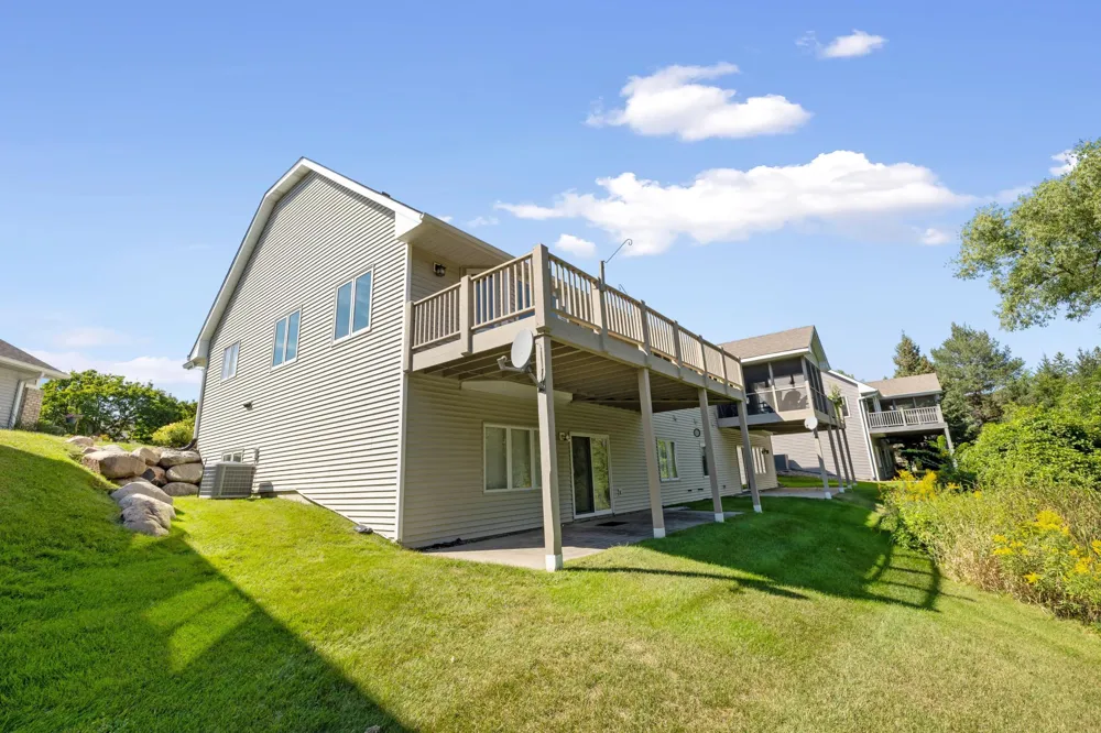 7043 Oak Pointe Curve Bloomington, MN 55438