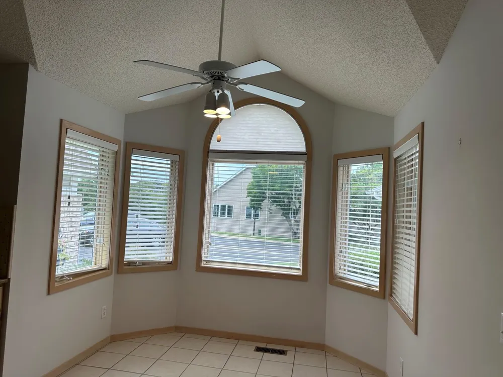 7043 Oak Pointe Curve Bloomington, MN 55438