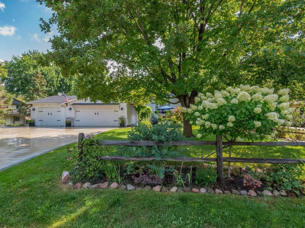 13855 Utica Avenue Savage, MN 55378