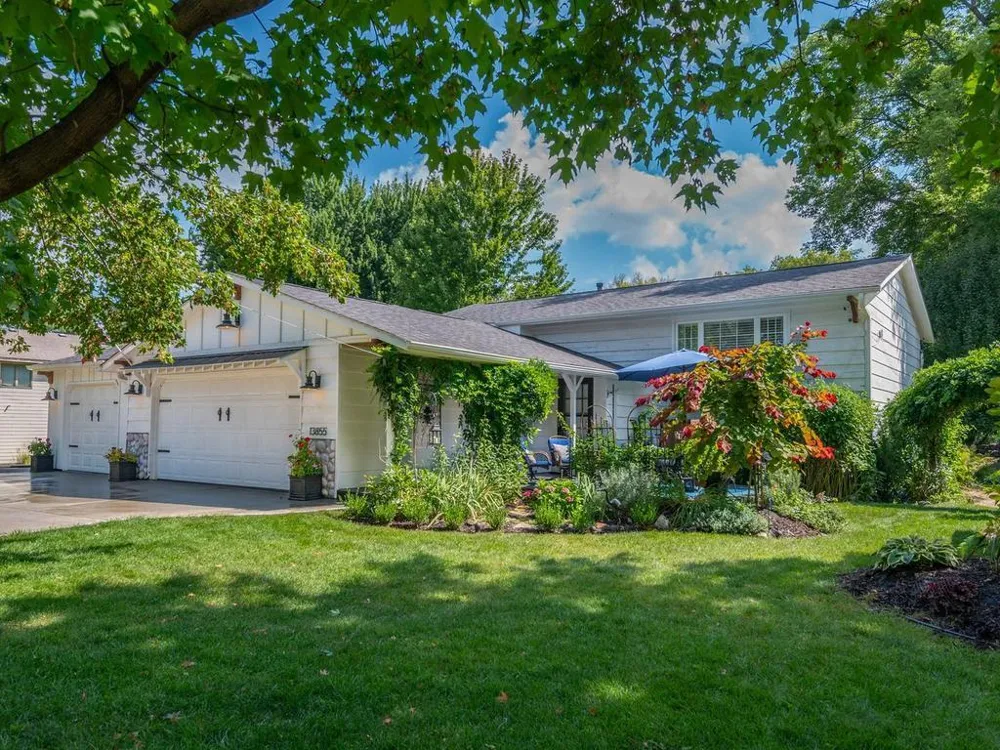 13855 Utica Avenue Savage, MN 55378