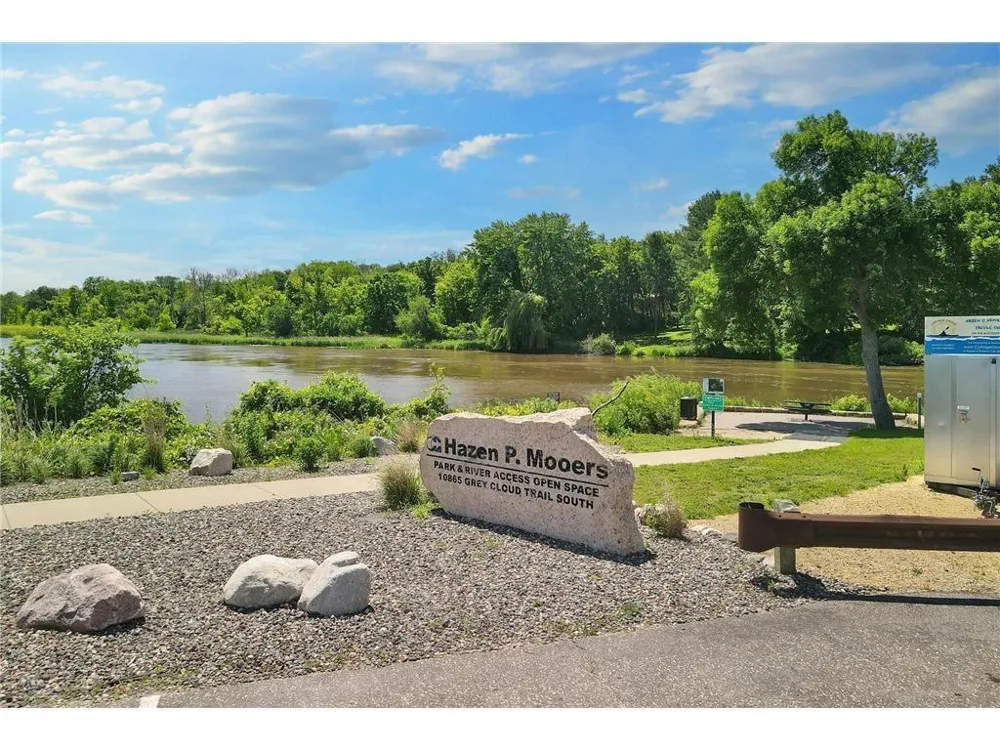 10587 Glenbrook Avenue S Cottage Grove, MN 55016