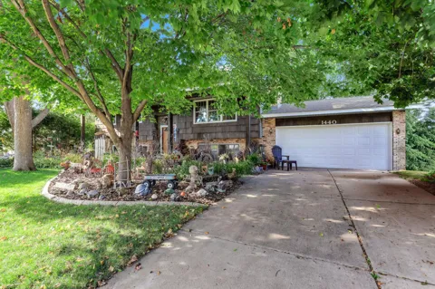 1440 17th Street W