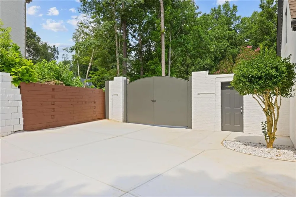 762 Bedford Oaks Drive Marietta, GA 30068