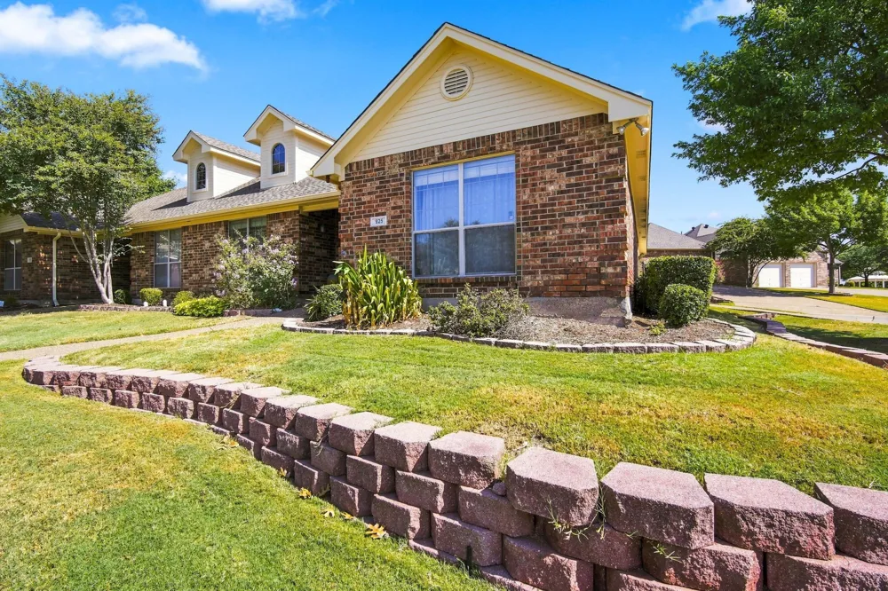 925 Cresthill Drive #37B Cedar Hill, TX 75104