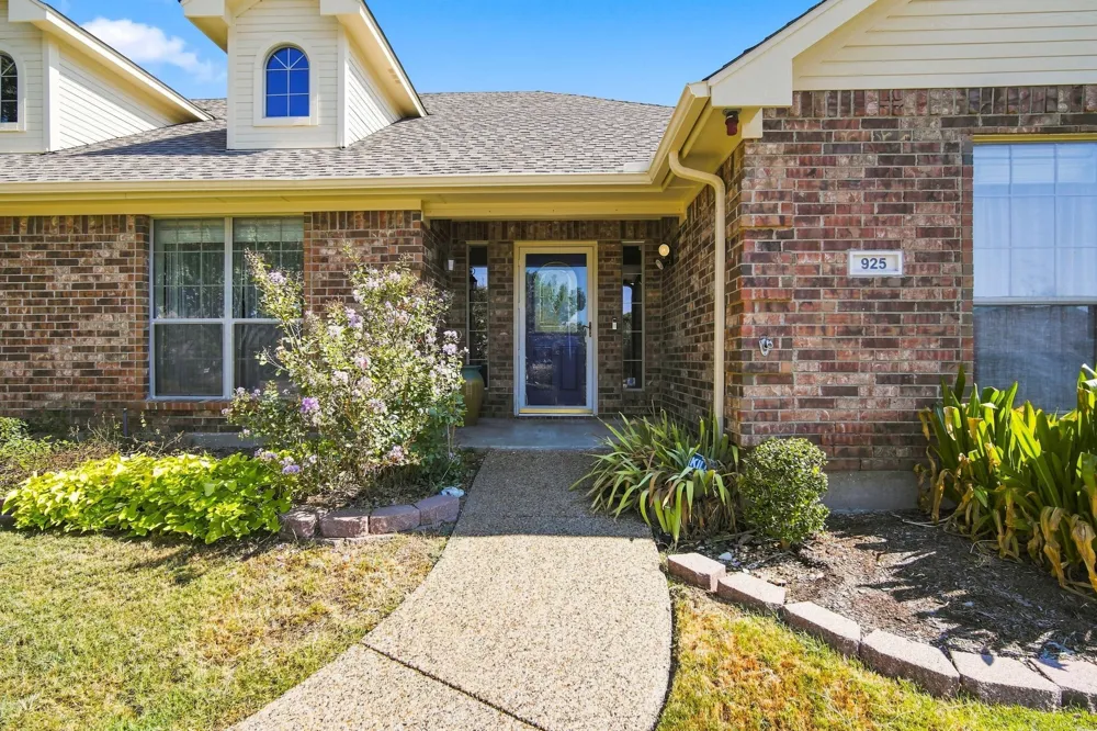925 Cresthill Drive #37B Cedar Hill, TX 75104