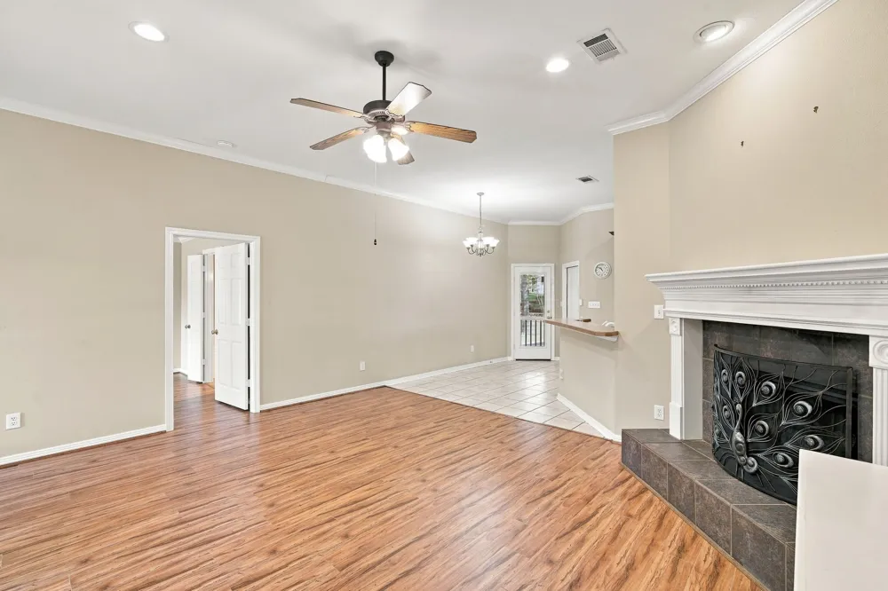 925 Cresthill Drive #37B Cedar Hill, TX 75104