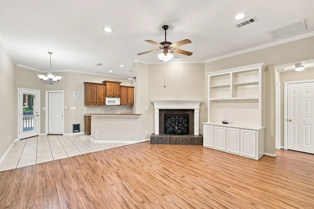 925 Cresthill Drive #37B Cedar Hill, TX 75104