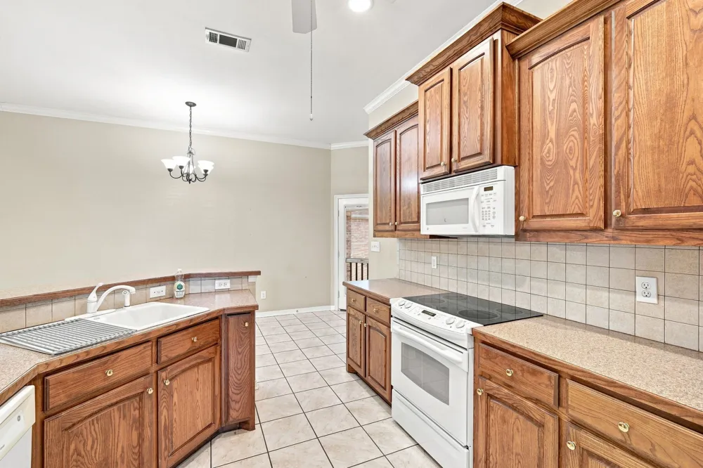925 Cresthill Drive #37B Cedar Hill, TX 75104