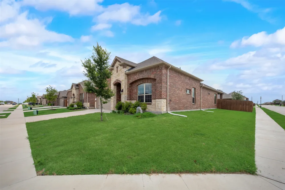 11104 Canyon Mine Drive Aubrey, TX 76227