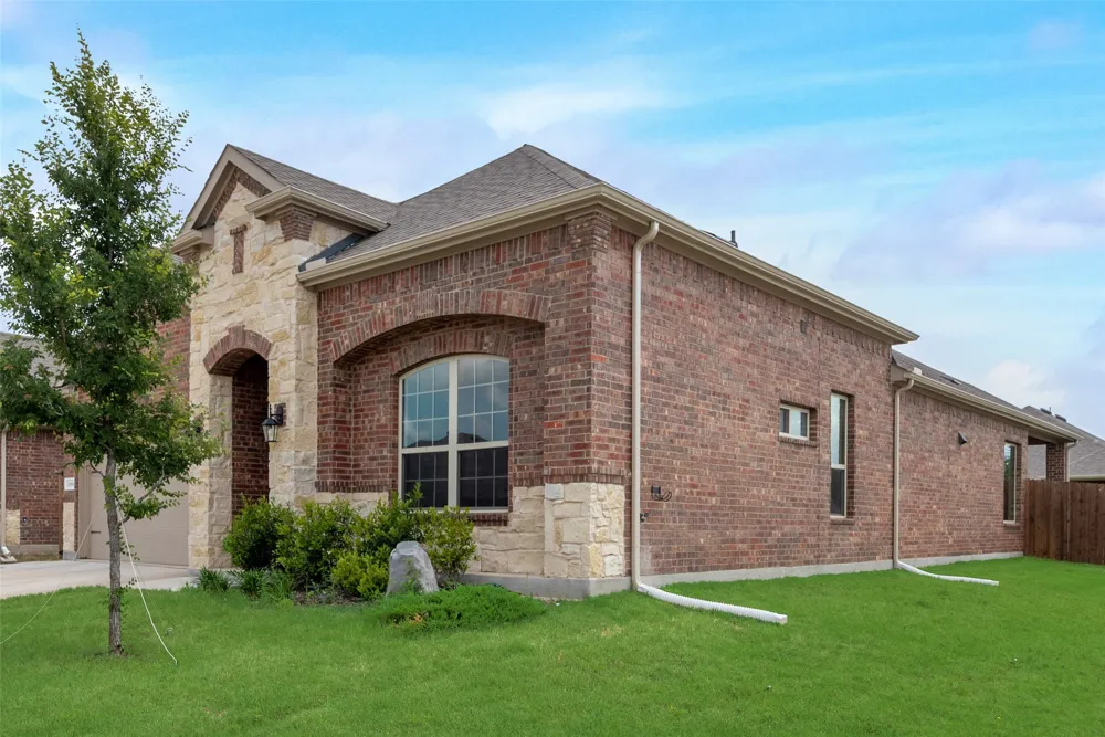 11104 Canyon Mine Drive Aubrey, TX 76227