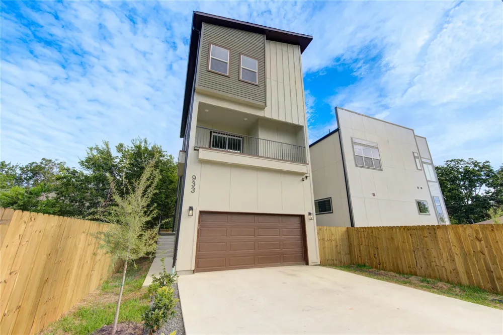 933 E 40 1/2 St Street Houston, TX 77022