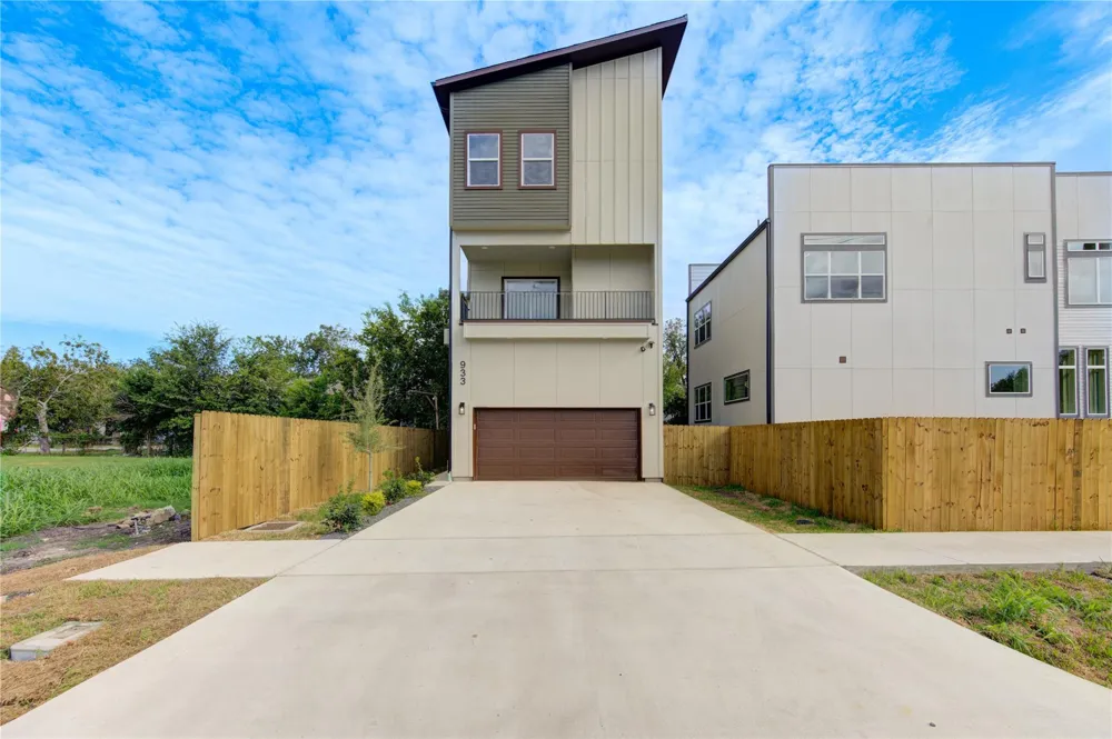 933 E 40 1/2 St Street Houston, TX 77022