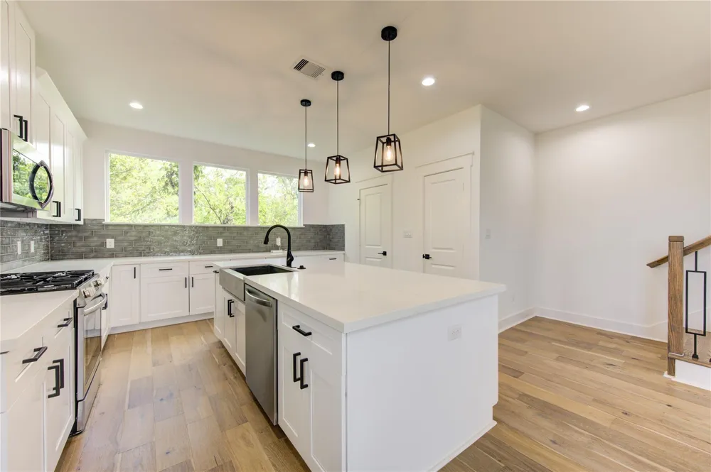 933 E 40 1/2 St Street Houston, TX 77022