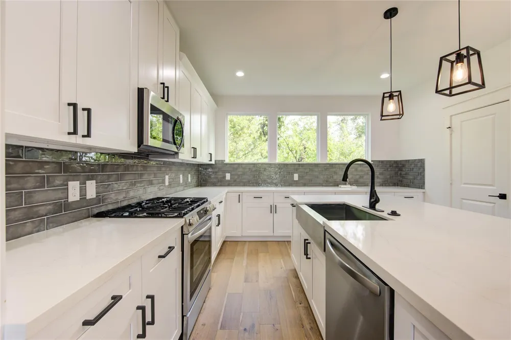 933 E 40 1/2 St Street Houston, TX 77022