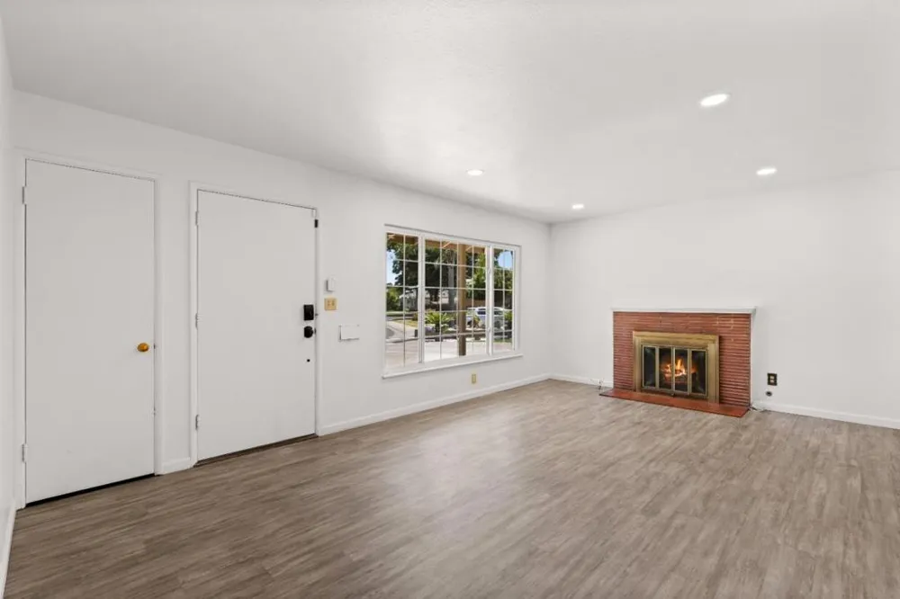 190 W Mckenzie Avenue Stockton, CA 95204