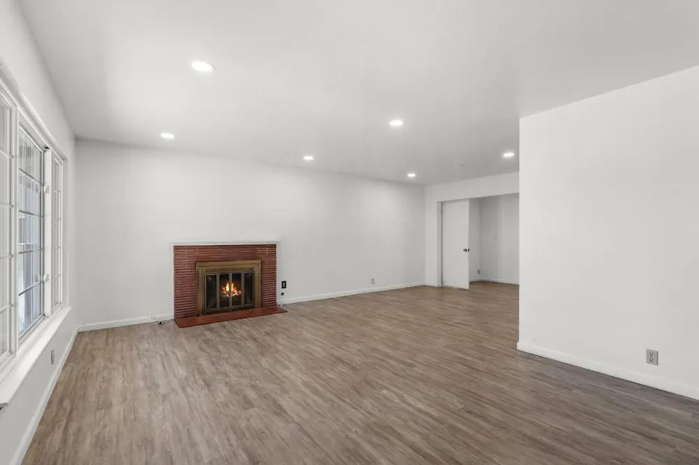 190 W Mckenzie Avenue Stockton, CA 95204