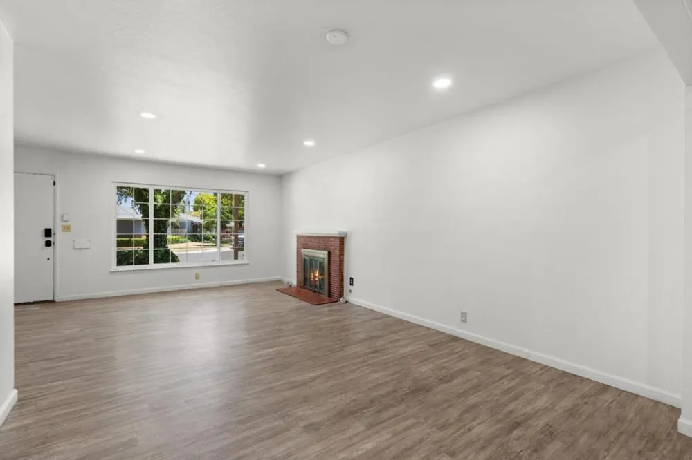 190 W Mckenzie Avenue Stockton, CA 95204