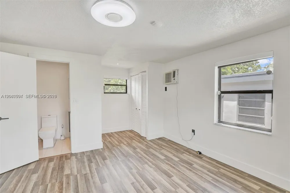 941 NE 155th Ter North Miami Beach, FL 33162