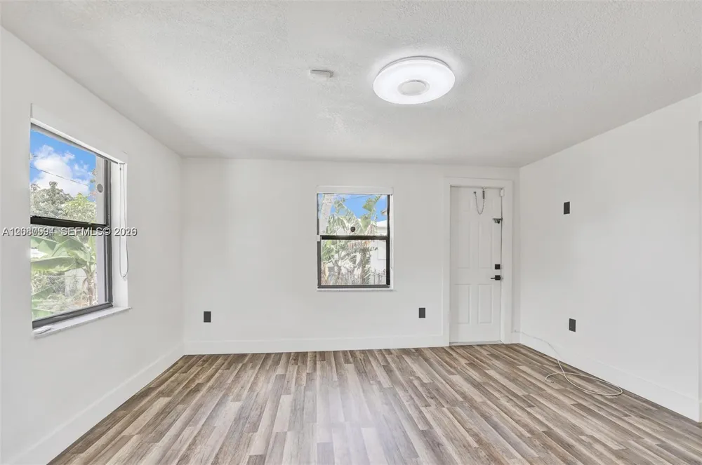 941 NE 155th Ter North Miami Beach, FL 33162