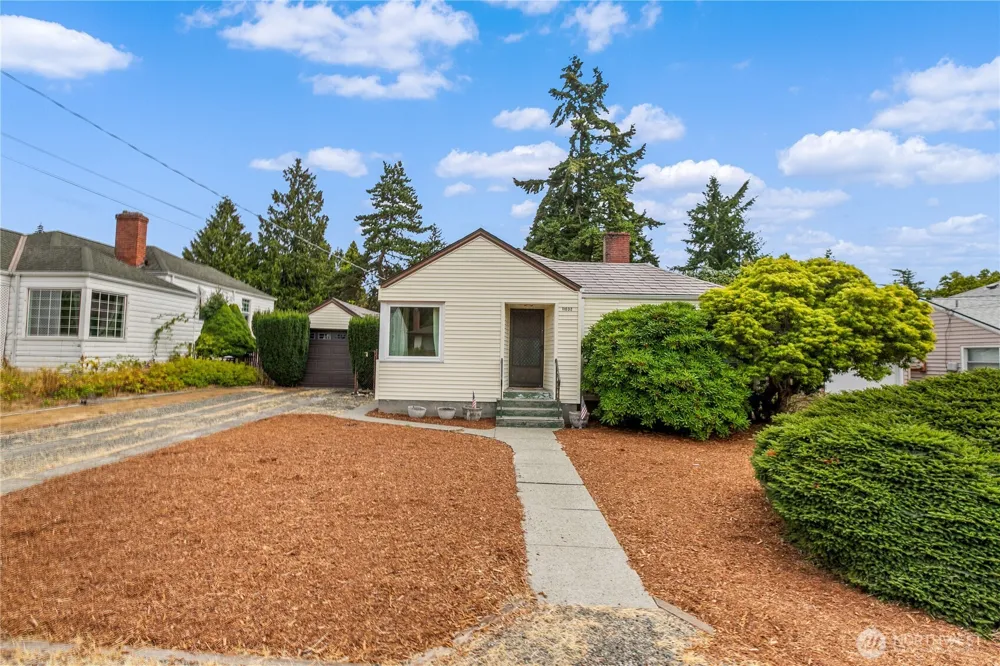 11032 Dayton Avenue Seattle, WA 98133