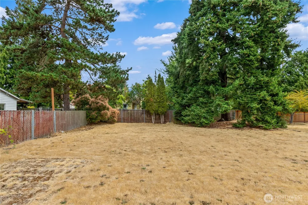 11032 Dayton Avenue Seattle, WA 98133