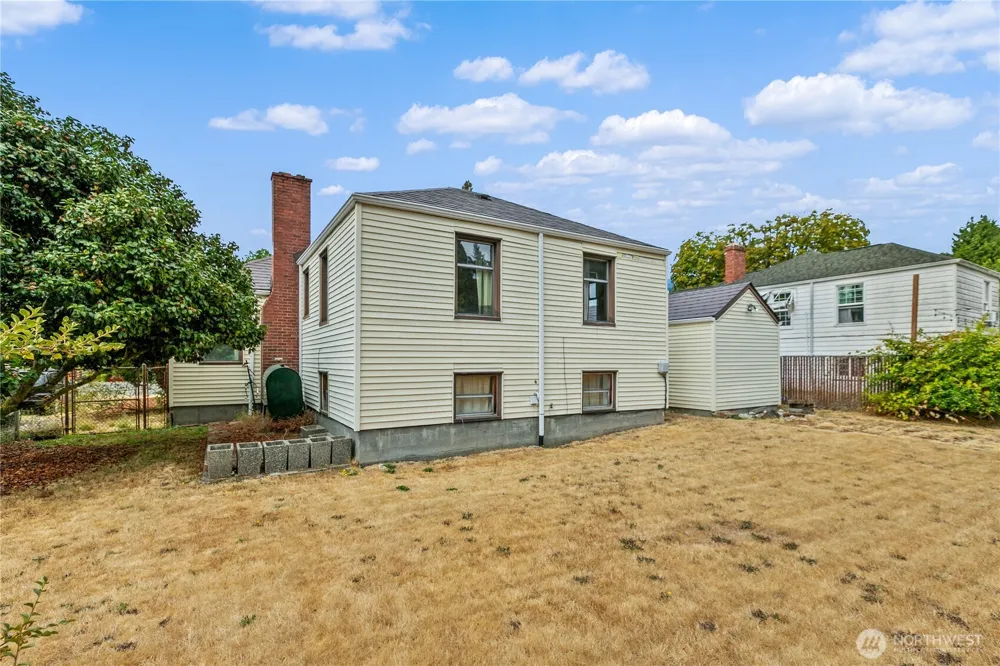 11032 Dayton Avenue Seattle, WA 98133