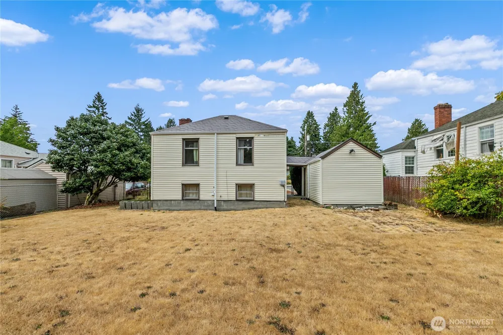 11032 Dayton Avenue Seattle, WA 98133