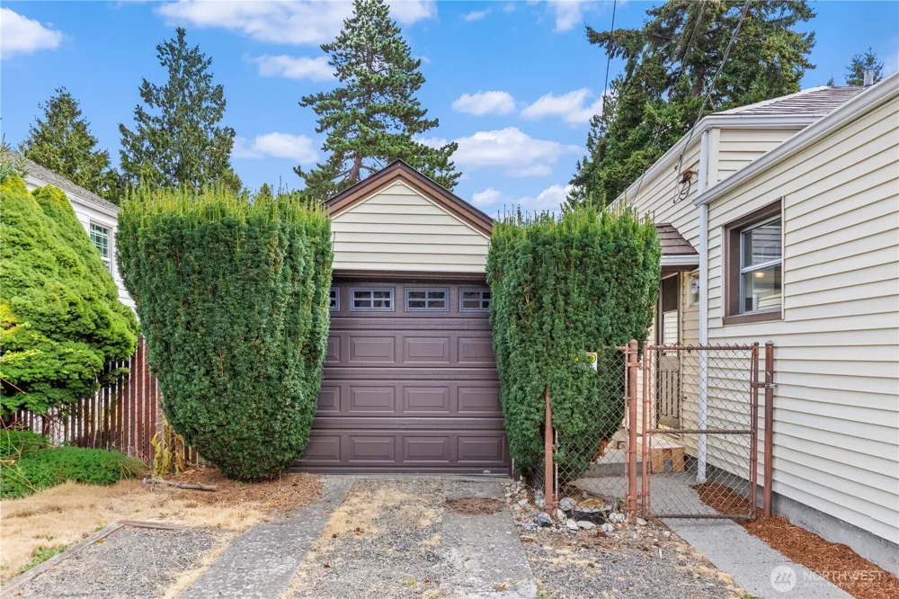 11032 Dayton Avenue Seattle, WA 98133