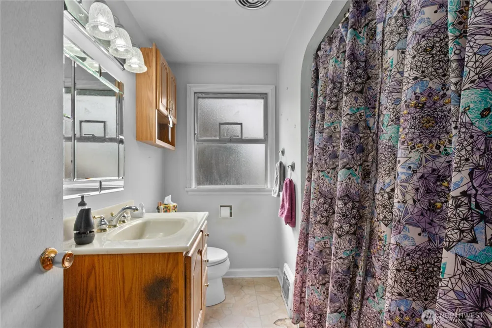 11032 Dayton Avenue Seattle, WA 98133