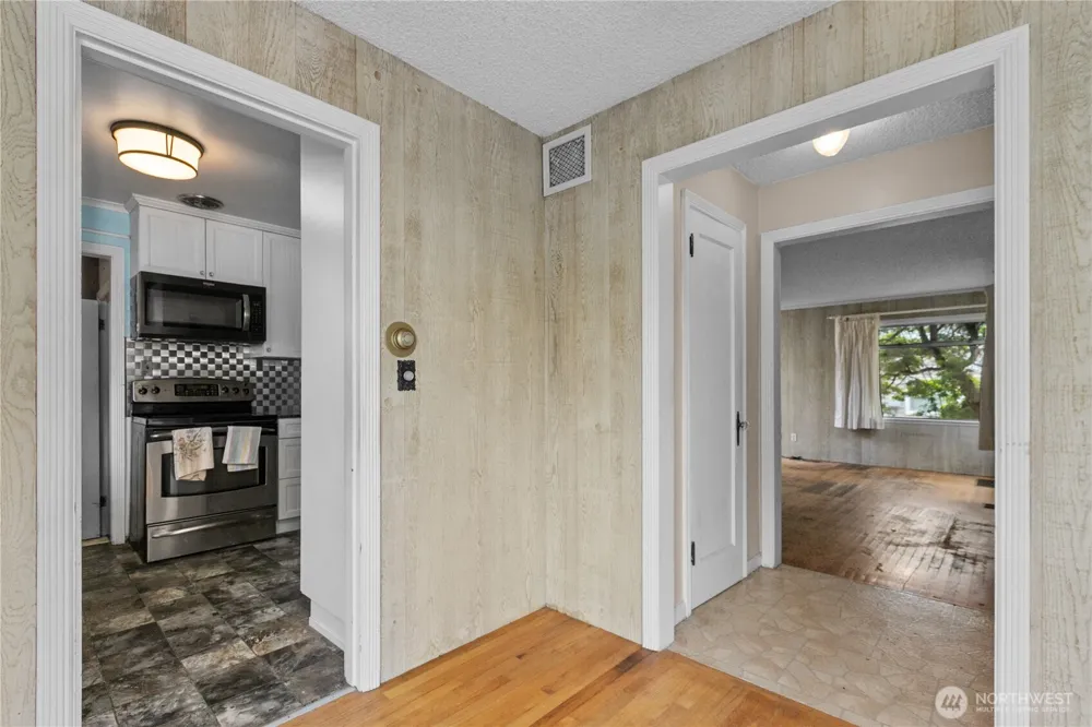 11032 Dayton Avenue Seattle, WA 98133
