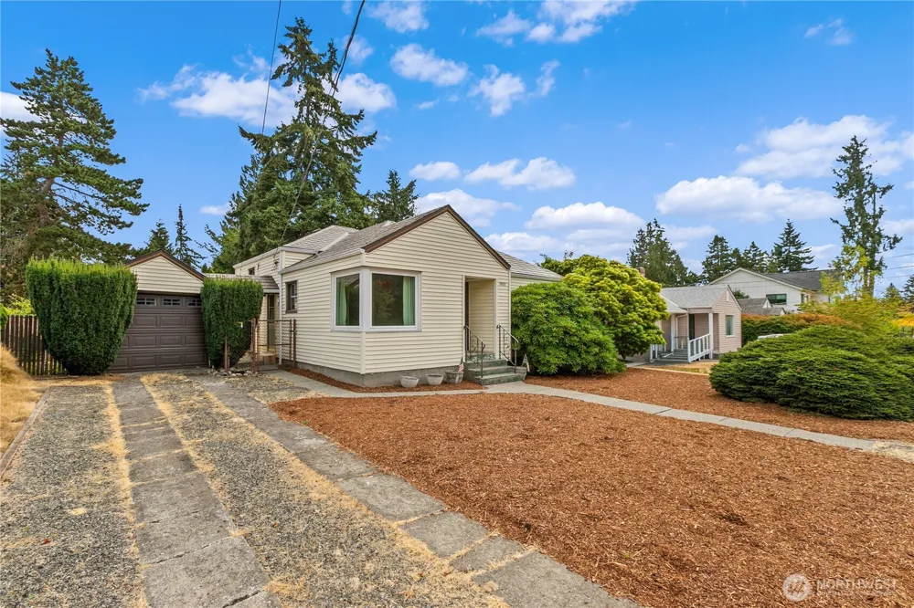 11032 Dayton Avenue Seattle, WA 98133