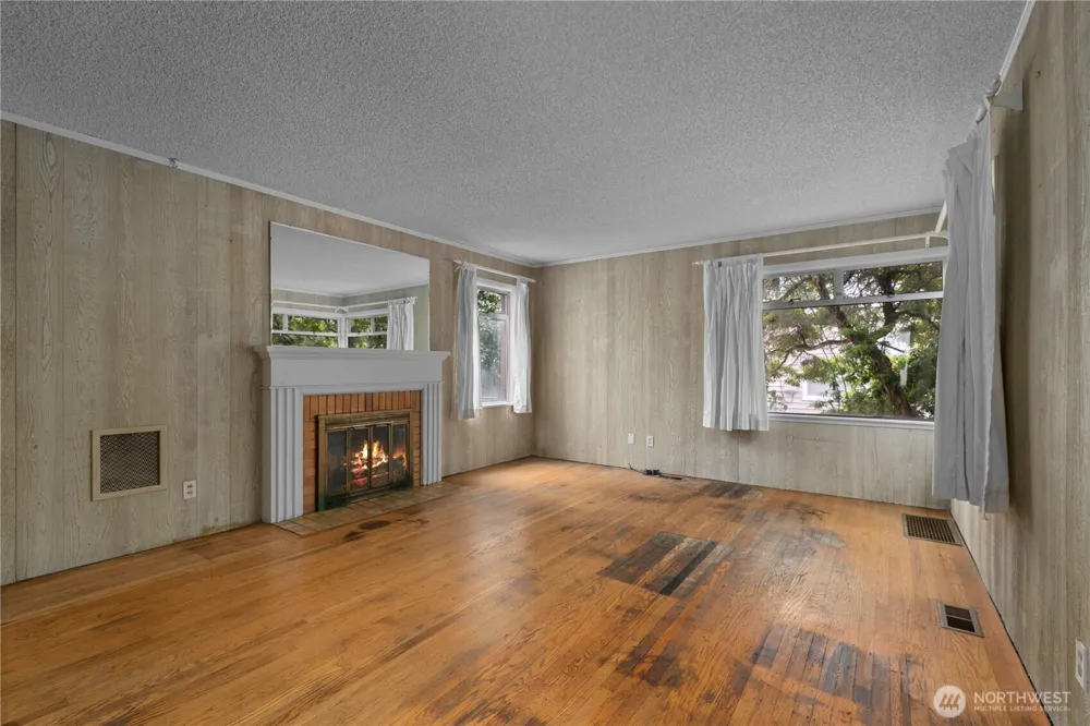 11032 Dayton Avenue Seattle, WA 98133