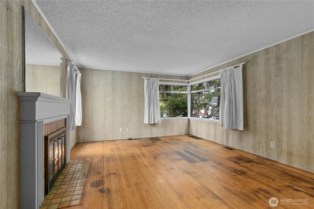 11032 Dayton Avenue Seattle, WA 98133